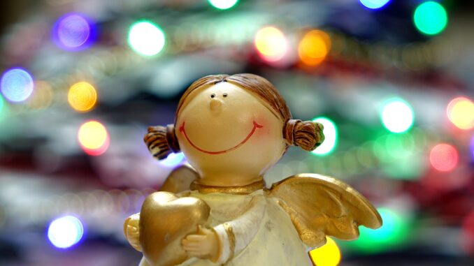 Fröhlicher Weihnachtsengel